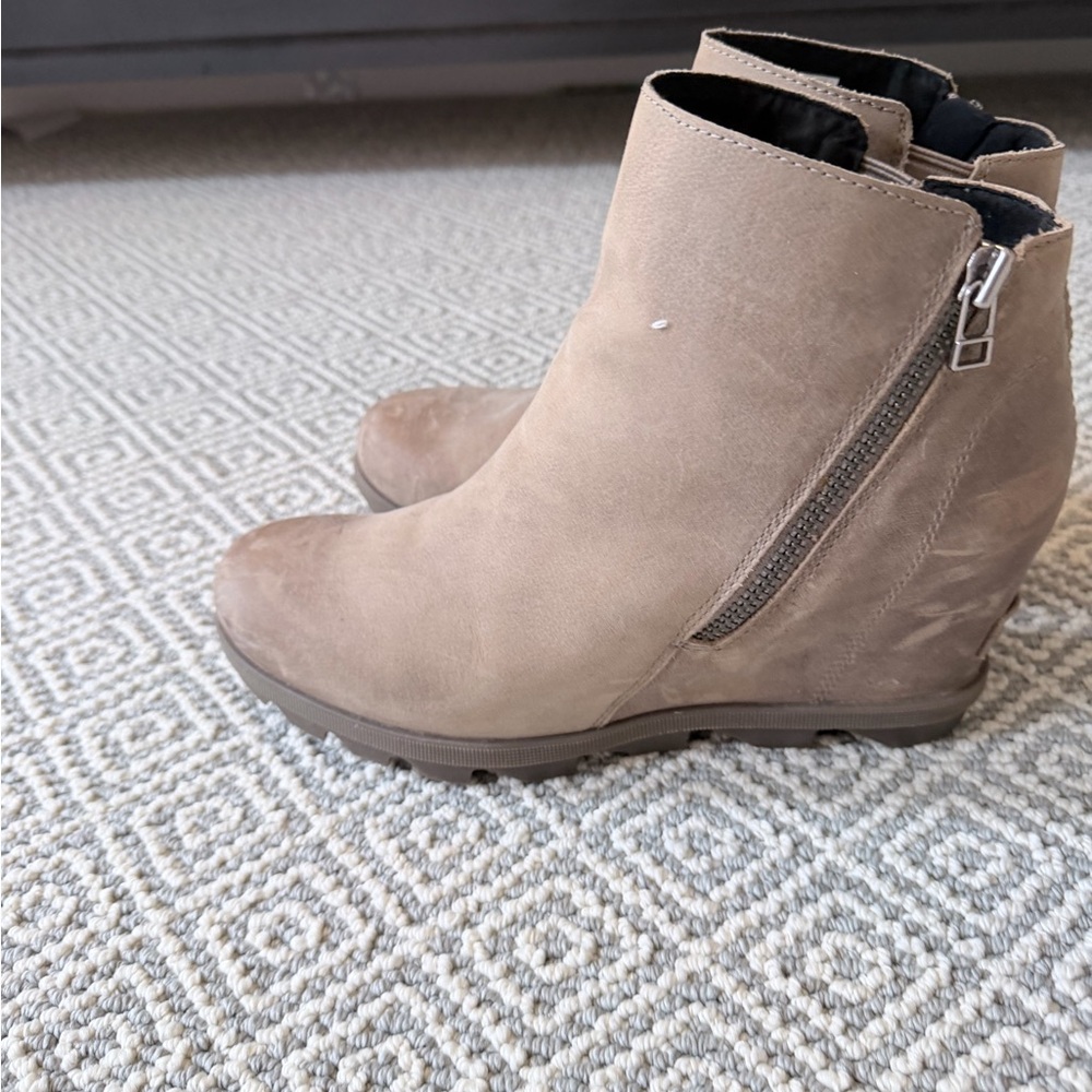 Sorel Women's Tan Wedge Boots